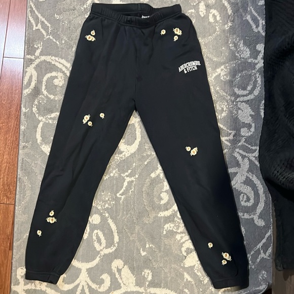 Girls Abercrombie Joggers - Picture 1 of 4